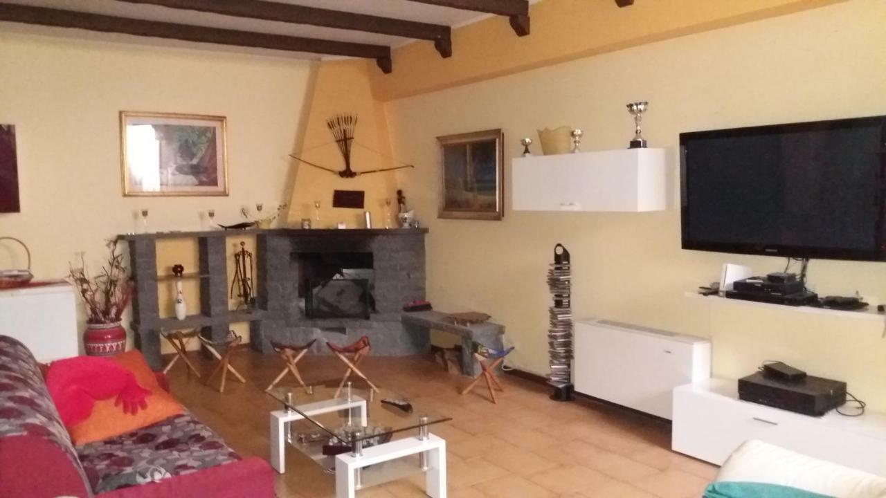 B&B Le Tre Rose Di Maria Pedara Exterior foto