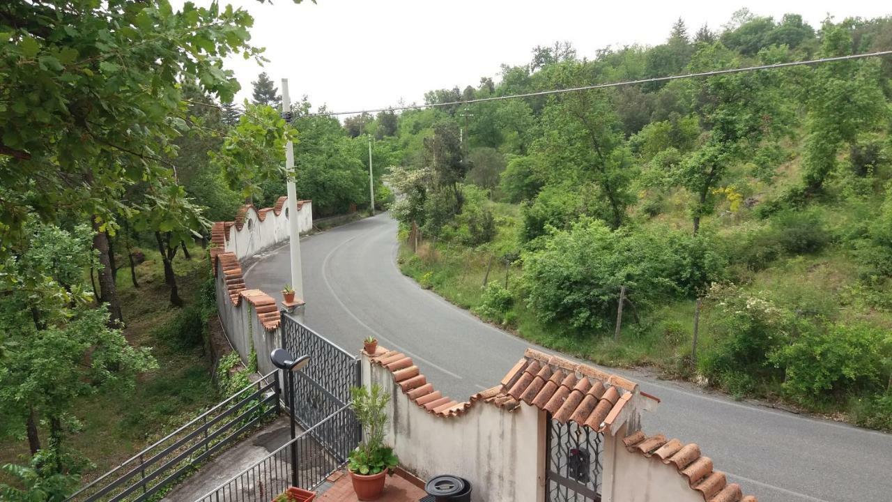 B&B Le Tre Rose Di Maria Pedara Exterior foto