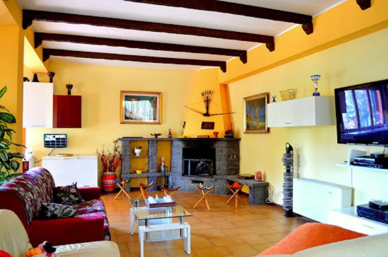 B&B Le Tre Rose Di Maria Pedara Exterior foto